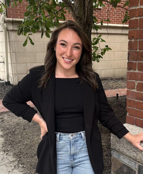 Madison Giunta, Sales Agent